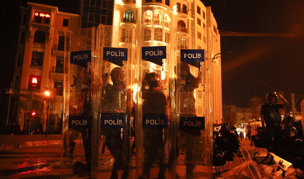 Sobe para quatro número de mortos na Turquia