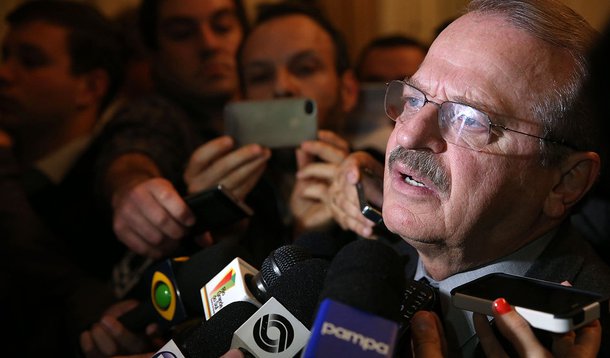 Tarso volta a defender constituinte