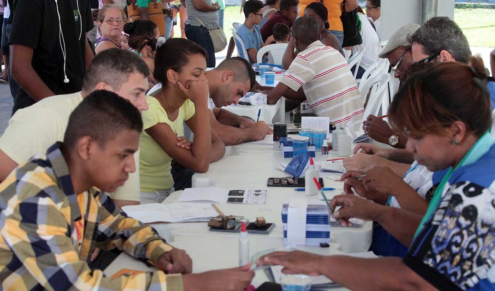  Feirão oferece quatro mil vagas de emprego. Villa Kenedy.