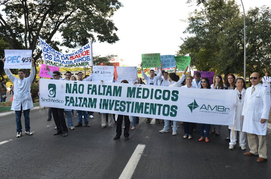 Fenam entra com ação contra Mais Médicos