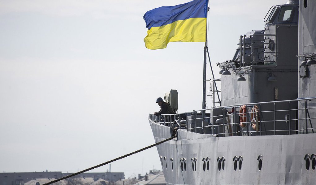 Ukrainian Navy sailors stand guard on the Ukrainian navy command ship Slavutych at the Crimean port of Sevastopol March 18, 2014. Putin, defying Ukrainian protests and Western sanctions, on Tuesday signed a treaty making Crimea part Russia but said he did