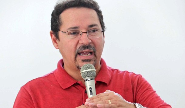 08/12/2012 - Zaqueu Teixeira, secretário de Assistência Social e Direitos Humanos, na abertura do seminário Desenvolvimento Comunitário do Vidigal. Foto Marcelo Horn 