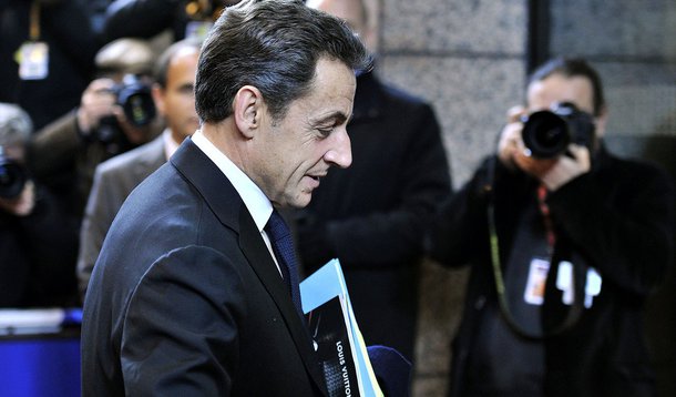 France President Nicolas Sarkozy arrives for an informal dinner gathering European Union (EU) heads of State or government on the eve of an European Union summit at the EU headquarters on December 8, 2011 in Brussels.     AFP PHOTO / GEORGES GOBET (Photo 