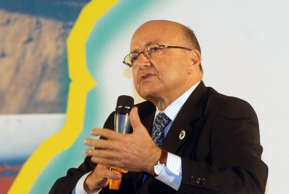 Maílson, 80% ao mês, critica inflação de Dilma