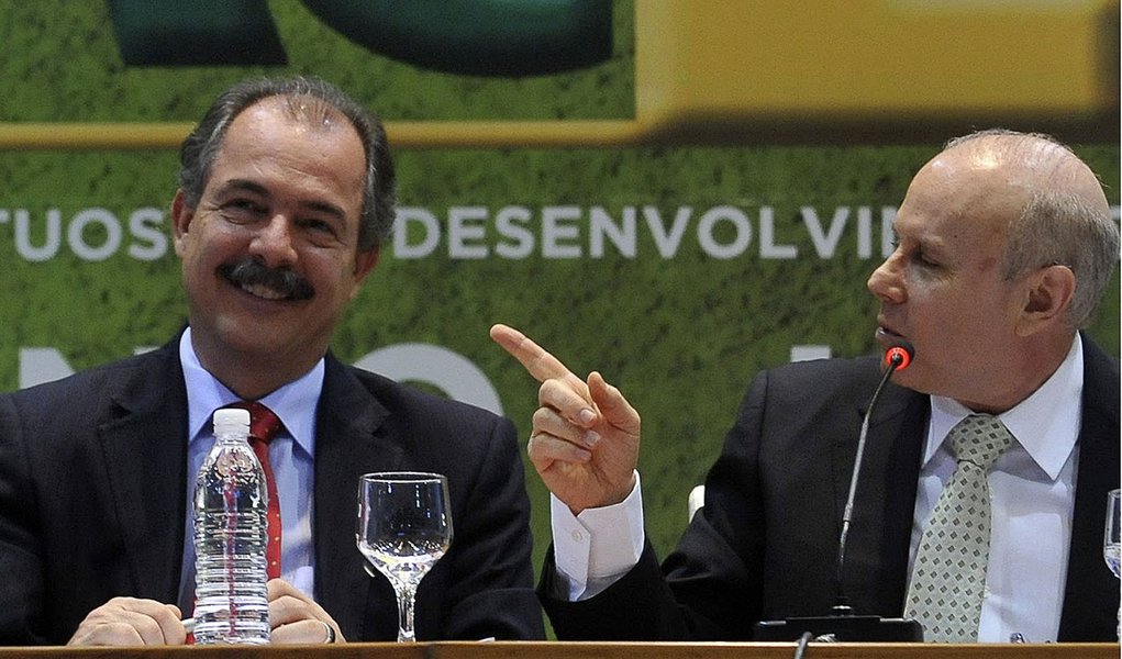 BrasÃ­lia - Ministros participam de apresentaÃ§Ã£o do balanÃ§o de um ano do Programa de AceleraÃ§Ã£o do Crescimento (PAC 2), no auditÃ³rio do Itamaraty