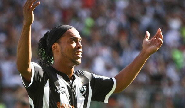 Ronaldinho fica no Galo