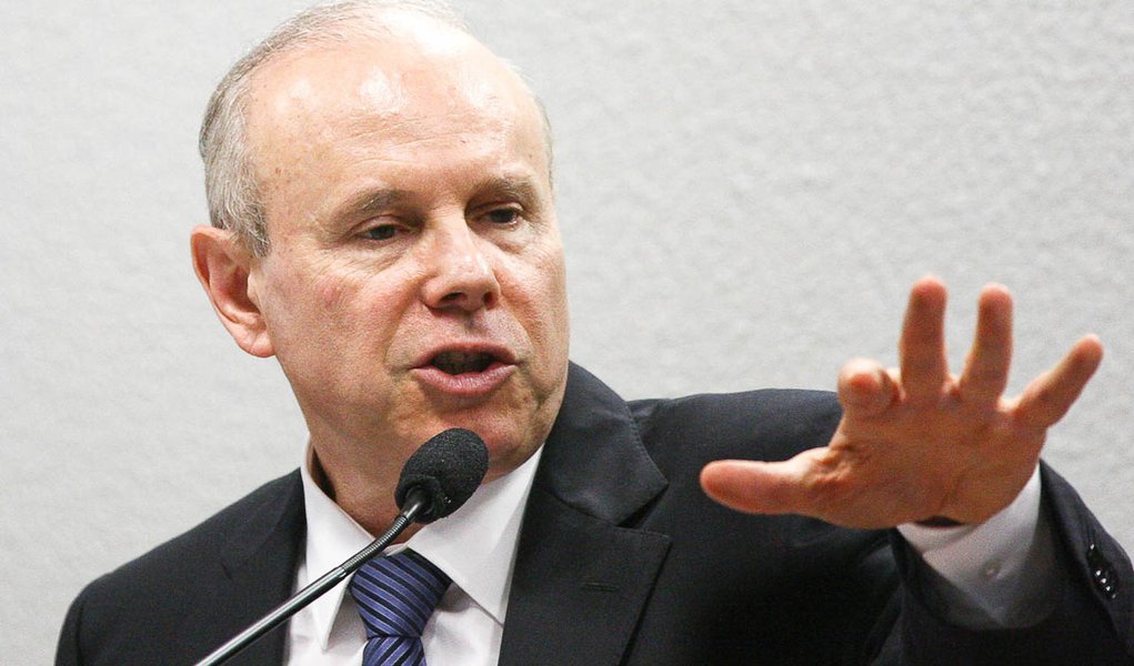 De fraco a forte, Mantega passa a depender de resultados