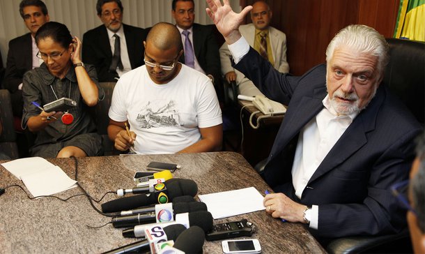 "Confuso com o fuso", Wagner adia minirreforma