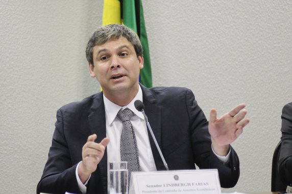 Senador Lindbergh Farias (PT-RJ), presidente da CAE, conduz análise dos seis pedidos de autorização de empréstimos para estados e municípios, no valor global de 434 milhões de dólares