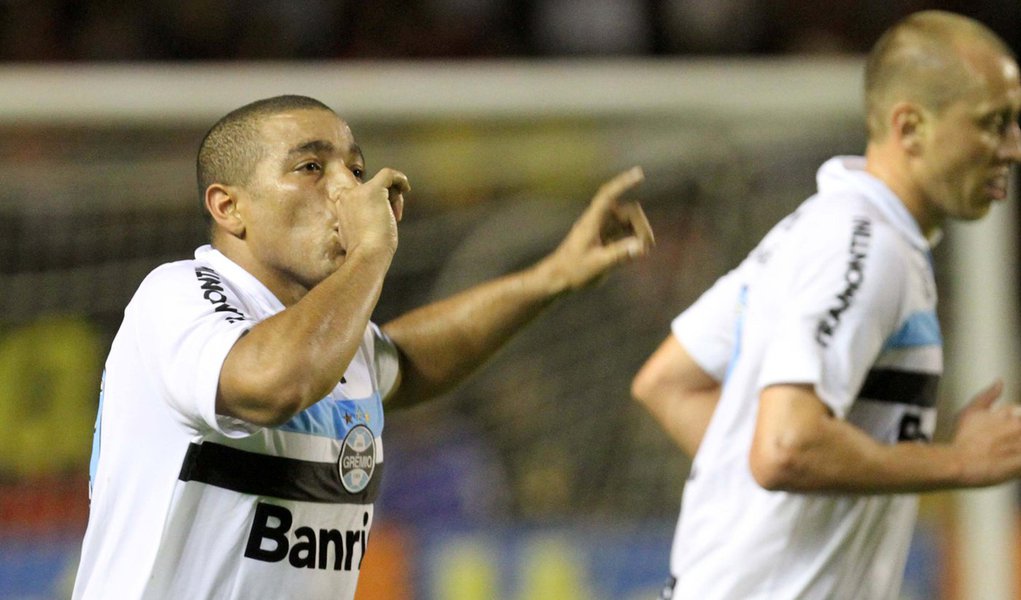 Grêmio afunda o Sport e já é o segundo