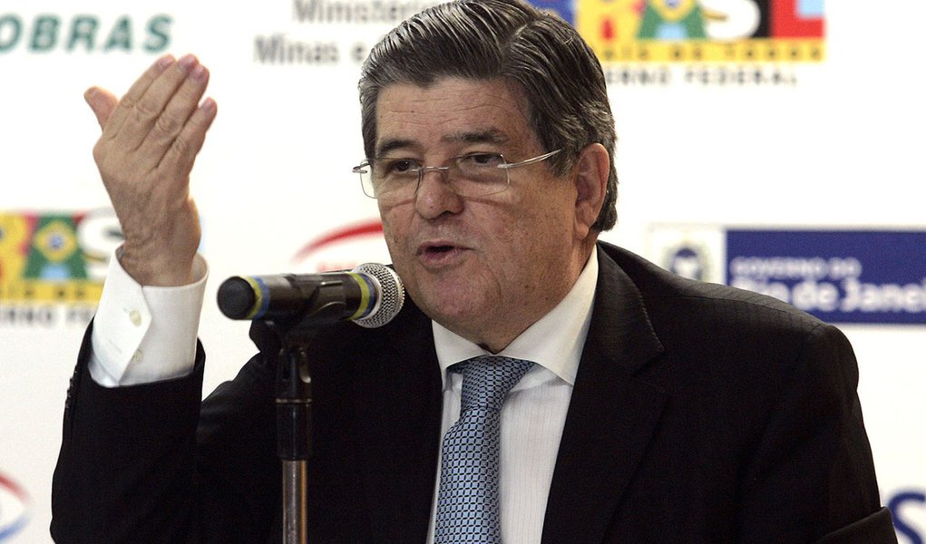 NAVIO17 - RJ - 18/11/2010 - TRANSPETRO/NAVIO - ECONOMIA OE JT - O presidente da Transpetro, Sergio Machado, concede entrevista coletiva no centro do Rio, para falar sobre o lanÃ§amento ao mar do terceiro navio do Programa de ModernizaÃ§Ã£o e ExpansÃ£o da 