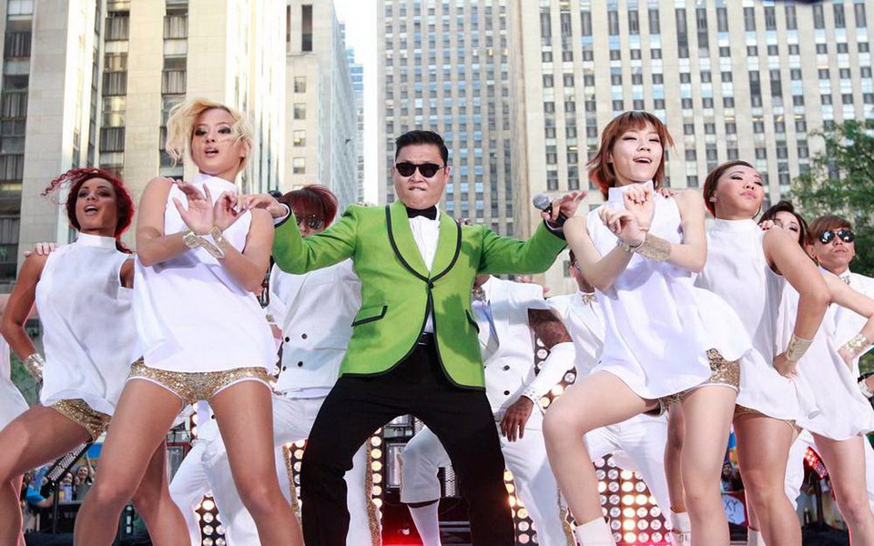 Psy já chegou para o carnaval: "Hello Salvador"