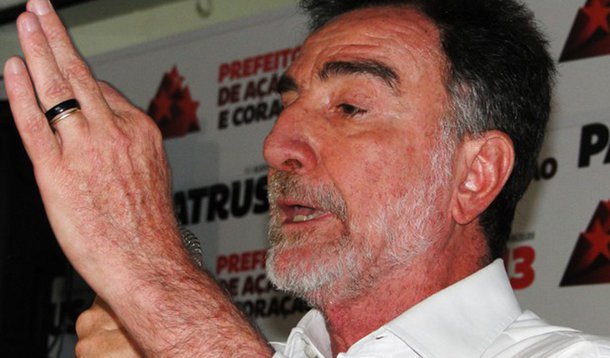 Patrus chora e promete oposição ferrenha