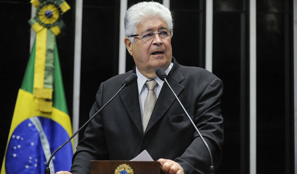 Senador Roberto Requião (PMDB-PR) critica pressão do governo para a não instalação da comissão parlamentar de inquérito que investigará o transporte público