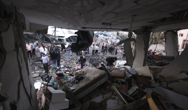 Israel intensifica ataques a Gaza e destrói sede do Hamas