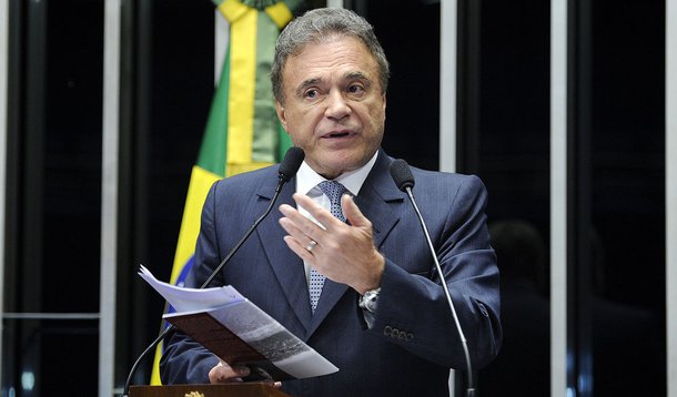 Senador Alvaro Dias (PSDB-PR) diz que há leis para coibir a violência das torcidas nos estádios de futebol