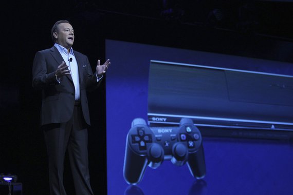 Sony define preço do PS4 R$ 100 abaixo do Xbox One