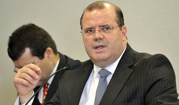 Brasília - O presidente do Banco Central, Alexandre Tombini, fala sobre a política monetária brasileira, durante audiência pública na Comissão de Assuntos Sociais do Senado