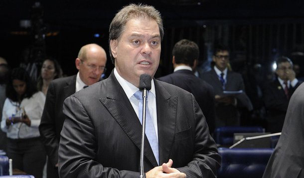 Senador Gim Argello (PTB-DF) manifesta apoio para aprovação do substitutivo ao Projeto de Decreto Legislativo (PDS) 787/2009, que facilita o acesso de produtores rurais ao desconto na conta de luz de sistemas de irrigação 