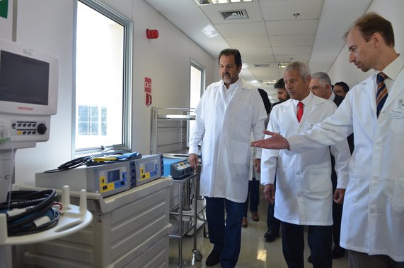 Entrega de  equipamentos para a realização de exames cardiovasculares que possibilitarão ampliar o atendimento à população no Instituto de Cardiologia. E/D : secretário de Saúde substituto do DF,Elias Miziara,Ilza Queiroz,primeira dama,governador Agnelo Q