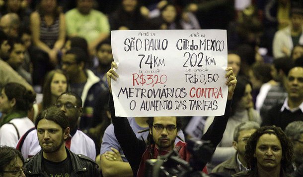 Metroviários aceitam proposta e descartam greve