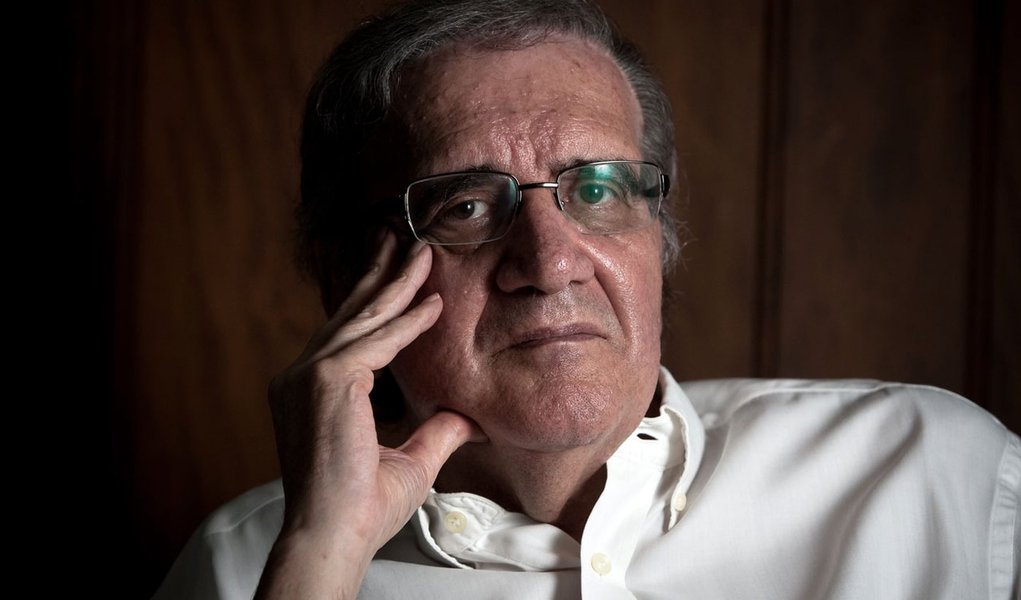 SÃO PAULO, SP, BRASIL,  20-01-2011, 15h30: Entrevista com o ex-presidente do palmeiras Luiz Gonzaga Belluzo, em seu apartamento em Pinheiros. (Foto: Letícia Moreira/Folhapress, MÔNICA BERGAMO) *** EXCLUSIVO FOLHA***