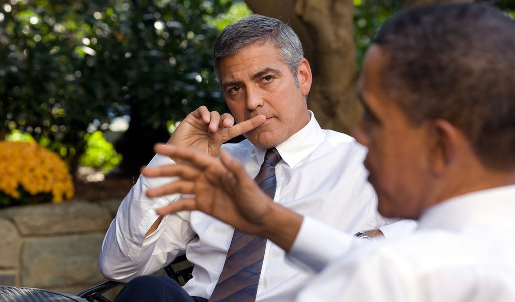 President Barack Obama talks about Sudan with actor George Clooney during a meeting outside the Oval Office, Oct. 12, 2010.  (Official White House Photo by Pete Souza)
This official White House photograph is being made available only for publication by n