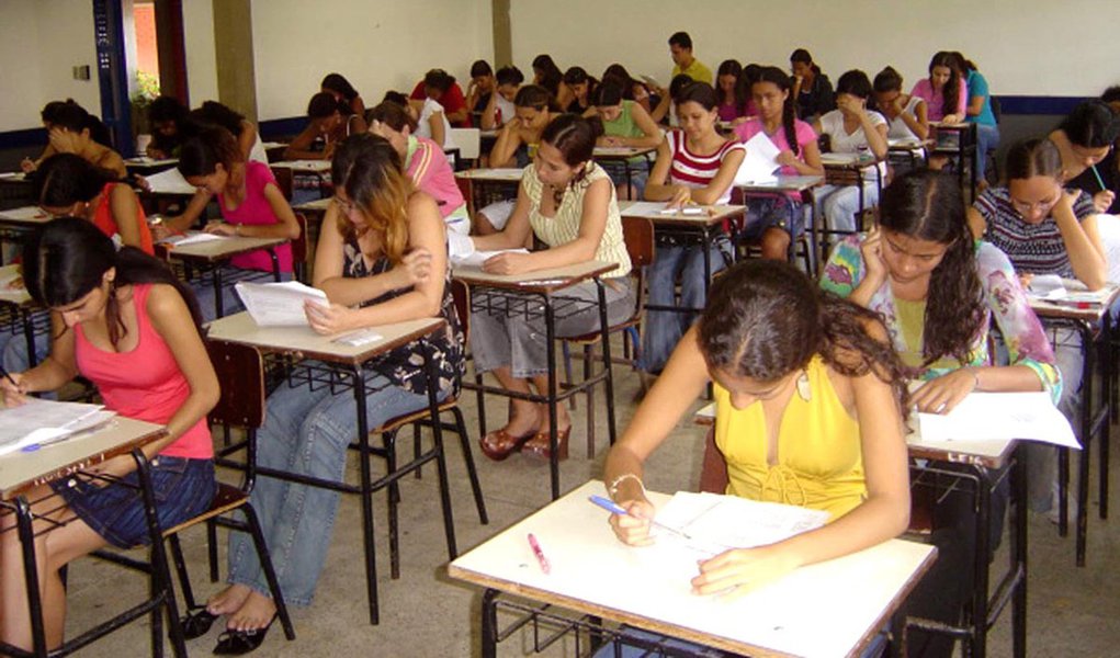 UFMG vai distribuir guia de informação sobre cotas