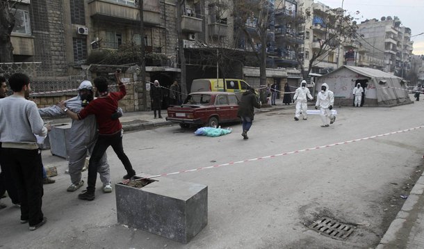 A Free Syrian Army medical group conducts a training on how to cope with chemical weapons attacks in Aleppo December 25, 2013. Picture taken December 25, 2013. REUTERS/Ammar Abdullah (SYRIA - Tags: CIVIL UNREST POLITICS CONFLICT)