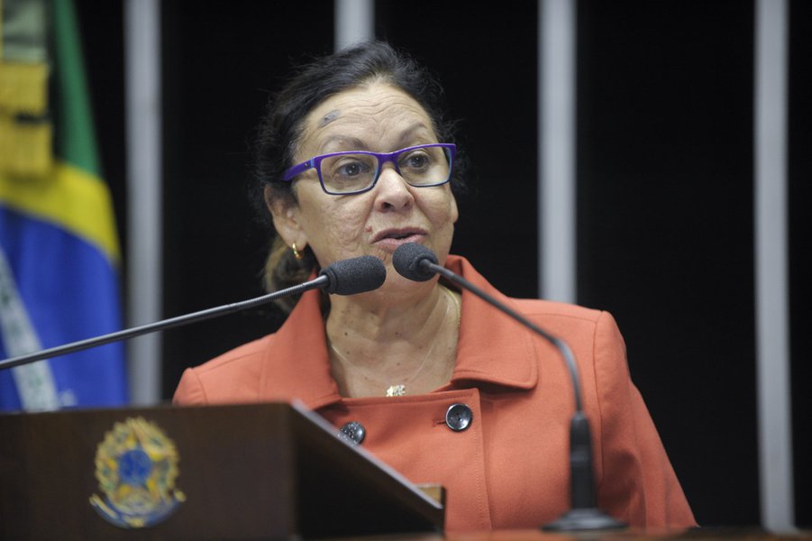 Senadora Lídice da Mata (PSB-BA) comemora a decisão do Instituto do Patrimônio Histórico e Artístico Nacional (IPHAN), de tombar o Teatro Castro Alves e o terreiro de candomblé Ilê Axé Oxumaré, ambos em Salvador