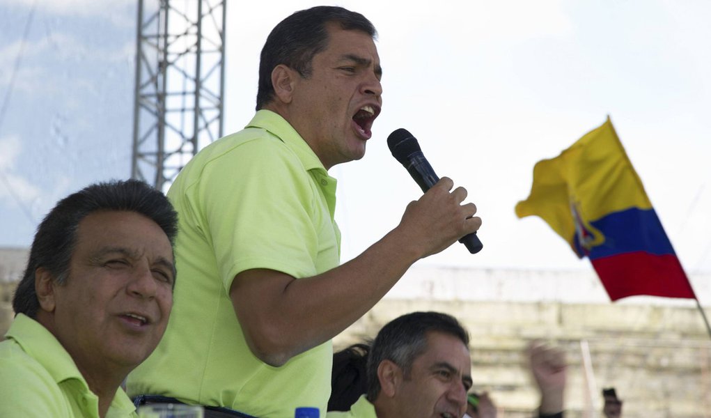 Correa anuncia candidatura à reeleição no Equador