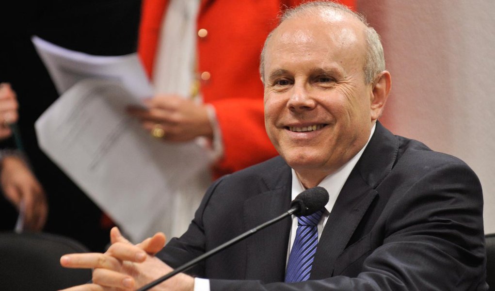 "Meta cumprida", diz Mantega. O saldo: R$ 75 bi