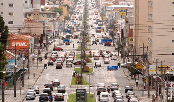 Crescendo, em média, 7% ao ano, a frota paranaense mais do que dobrou nos últimos 10 anos. Foto: Paulo Rosa/Detran