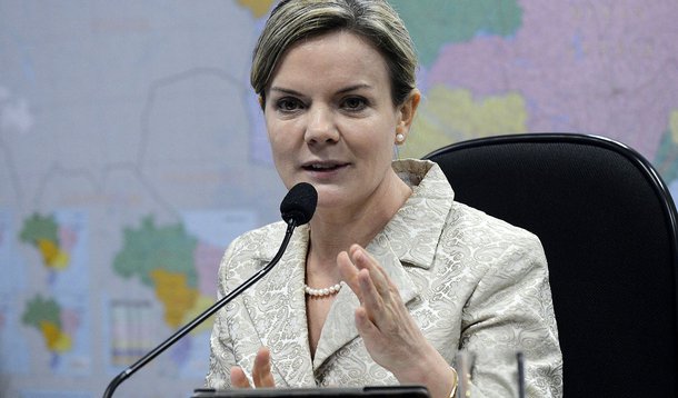 A ministra-chefe da Casa Civil, Gleisi Hoffmann,fala sobre leilões de rodovias na Comissão de Infraestrutura do Senado