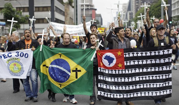 Manifestação lembra policiais mortos em São Paulo