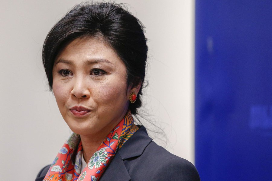 El nuevo Gobierno militar de Tailandia detuvo el viernes a la ex primera ministra Yingluck Shinawatra y a miembros de su familia, luego de convocarla a ella y a otros ministros para conversaciones, un día después de que el Ejército tomara el poder. En la 