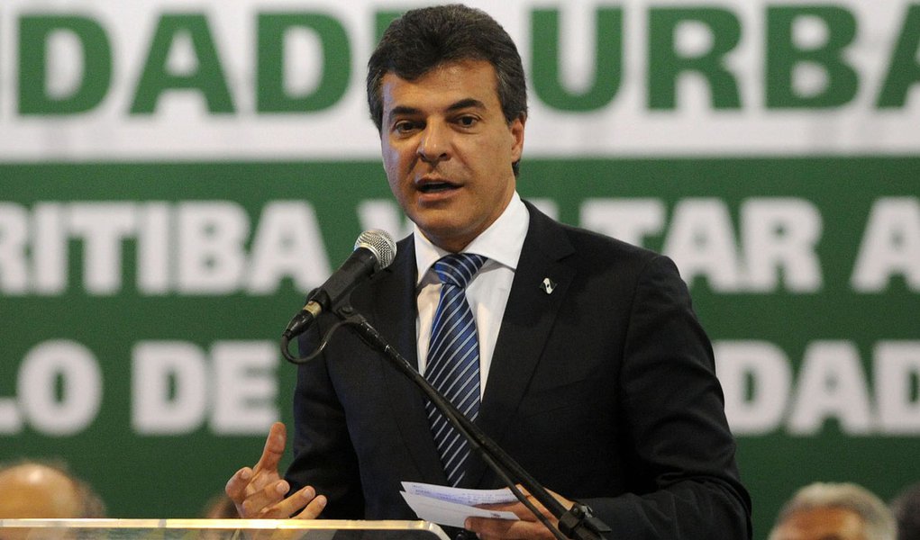 Governador Beto Richa e a presidente Dilma Rousseff, no evento para anunciar investimentos do PAC da Mobilidade para Curitiba, com a presença do prefeito Gustavo Fruet, do vice-governador e secretário da Educação, Flávio Arns, a ministra-chefe da Casa Civ