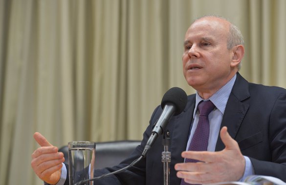 Mantega: governo não permitirá elevação na energia