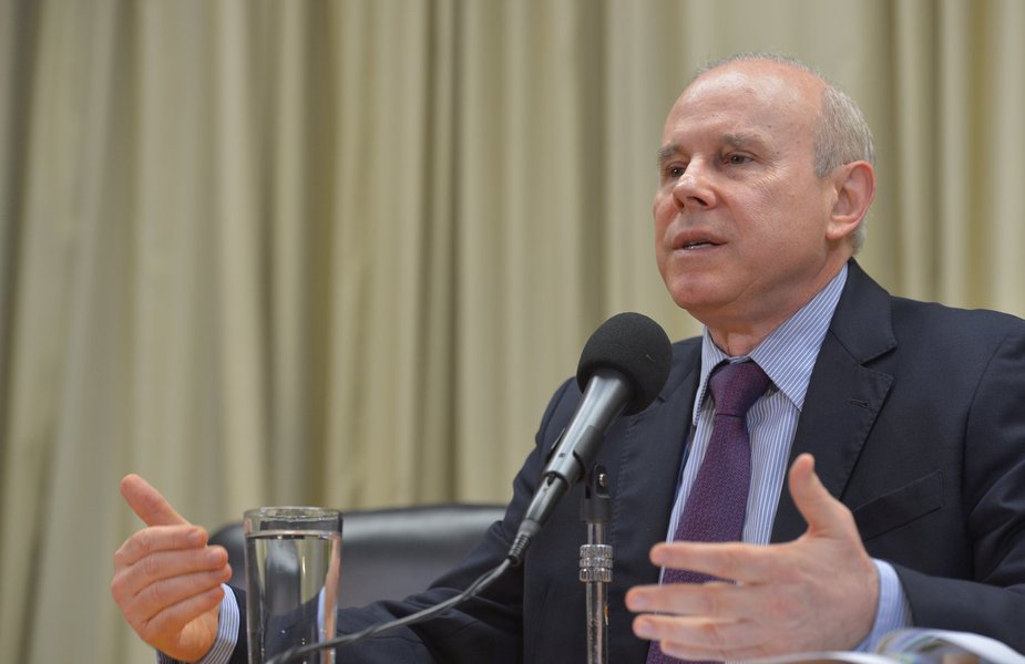 Mantega: governo não permitirá elevação na energia