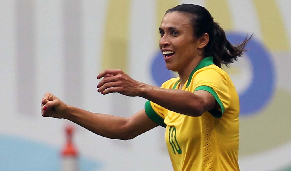 BRASÍLIA,DF,15.12.2013:FUTEBOL FEMININO/BRASIL E ESCÓCIA - A jogadora Marta do Brasil comemora gol durante a partida entre Brasil e Escócia, válida pelo Torneio Internacional de Futebol Feminino 2013 no Estádio Nacional Mané Garrincha, em Brasília, DF, ne