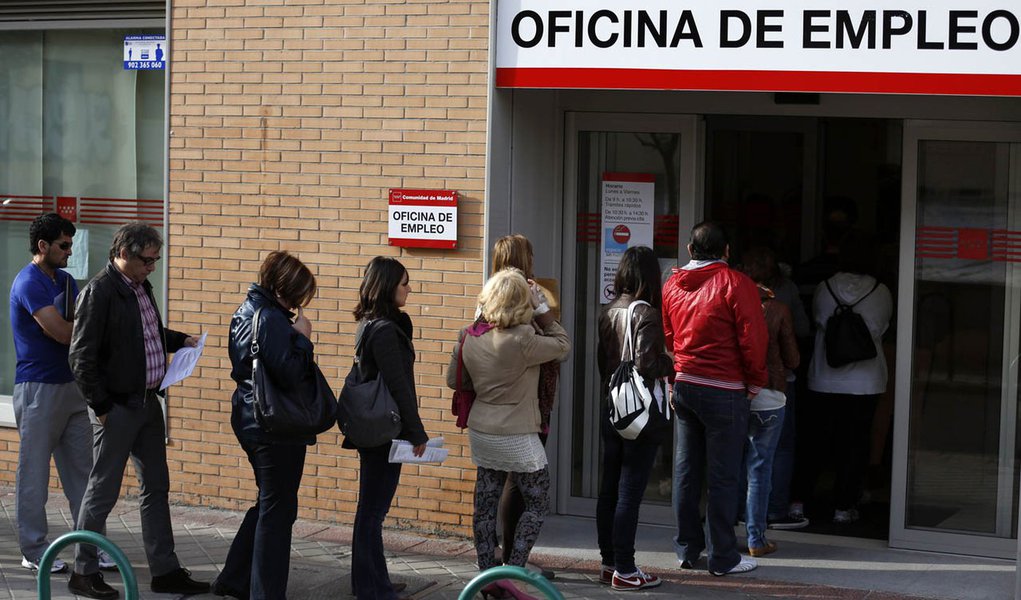 Zona do Euro atinge desemprego recorde de 12,2%