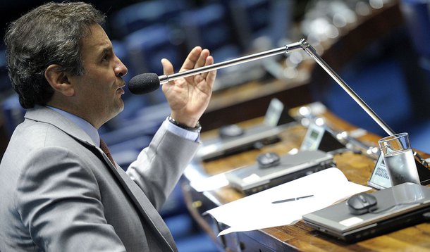 Aécio diz que PT não gosta da classe média