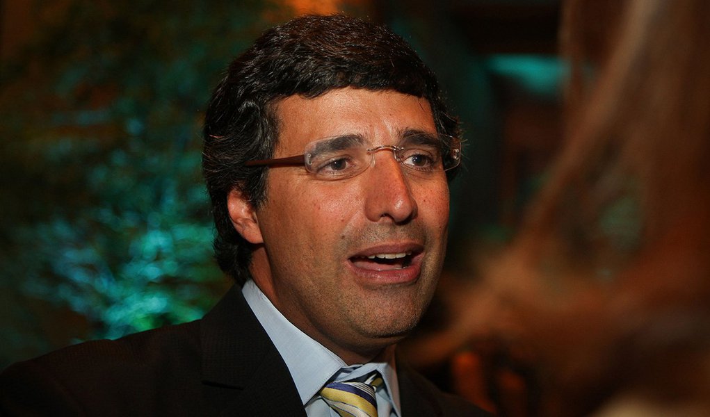 SÃO PAULO, SP, 20.02.2013: MÔNICA BERGAMO/JANTAR - André Esteves durante jantar para arrecadar dinheiro e lançar o Centro de Sustentabilidade das Américas, no hotel Gand Hyatt. (Foto: Zanone Fraissat/Folhapress)