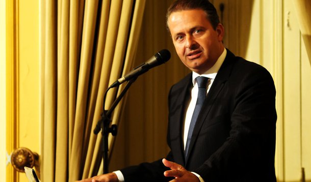 Campos evita comprar briga com PTB