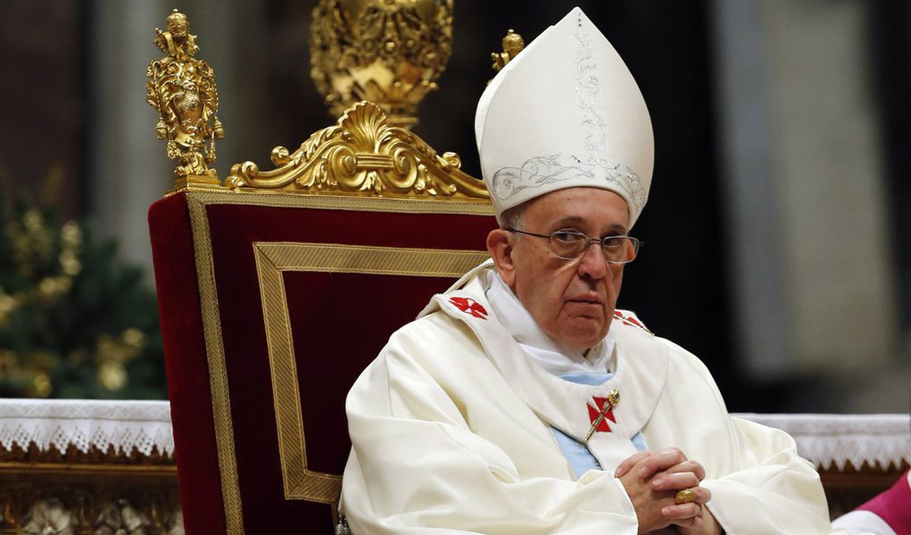 Pope Francis leads a mass at Saint Peter's Basilica at the Vatican January 1, 2014. REUTERS/Giampiero Sposito (VATICAN - Tags: RELIGION)