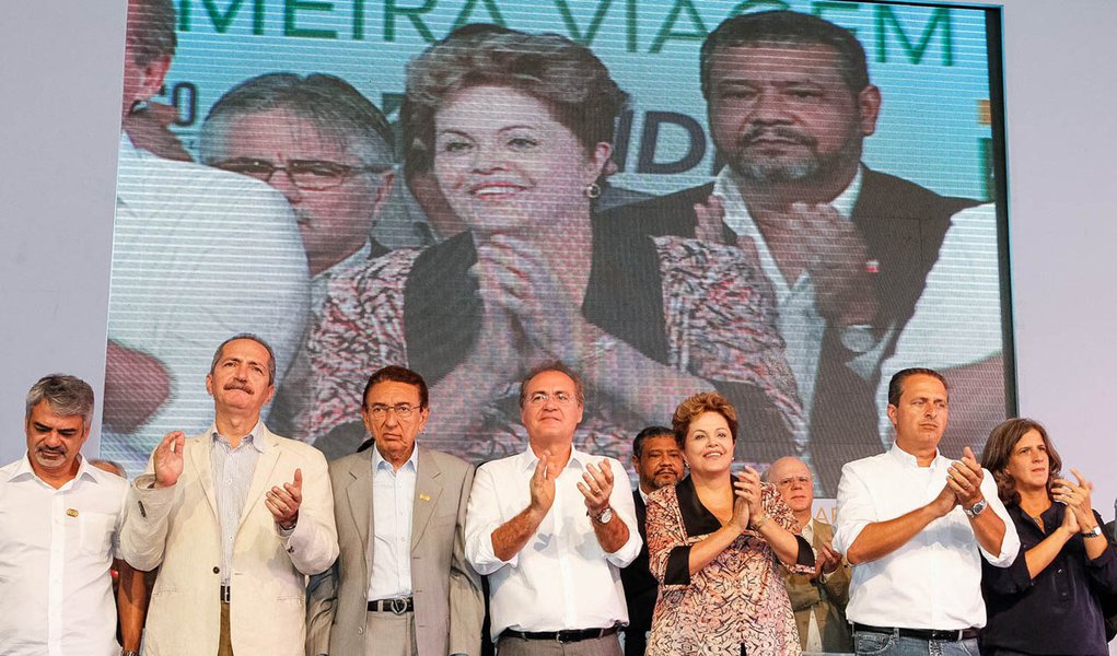 Em Suape, Dilma exalta conquistas sociais do PT 