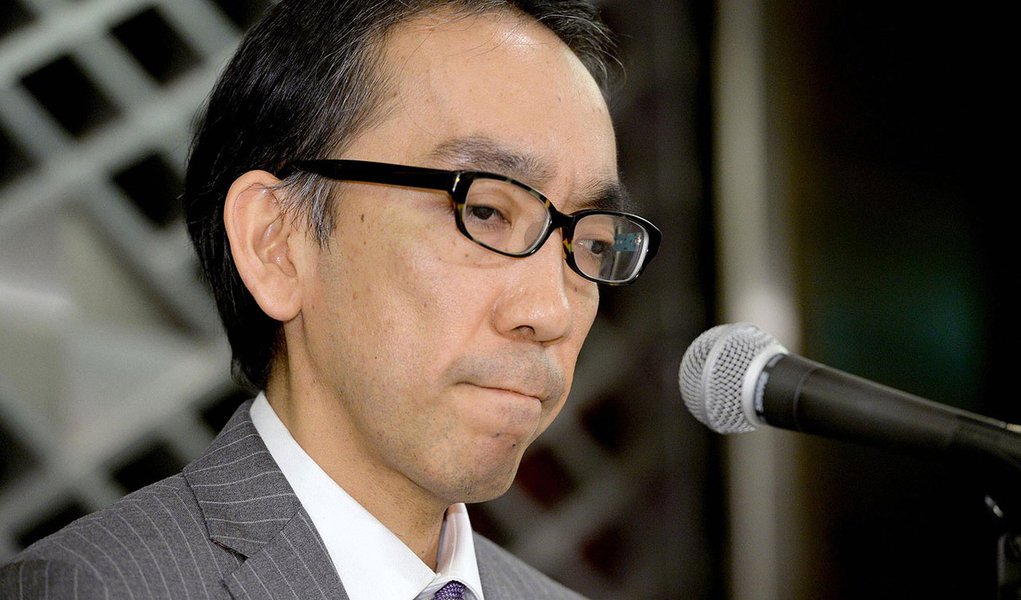 Takashi Niigaki, a part-time university professor, attends a news conference in Tokyo in this photo taken by Kyodo February 6, 2014. Niigaki has admitted on Thursday that he has been the ghost writer for nearly two decades for Mamoru Samuragochi, a famous