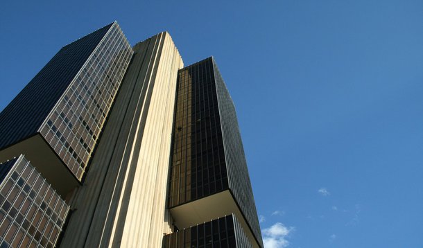 Mercado vê menos crescimento em 2012