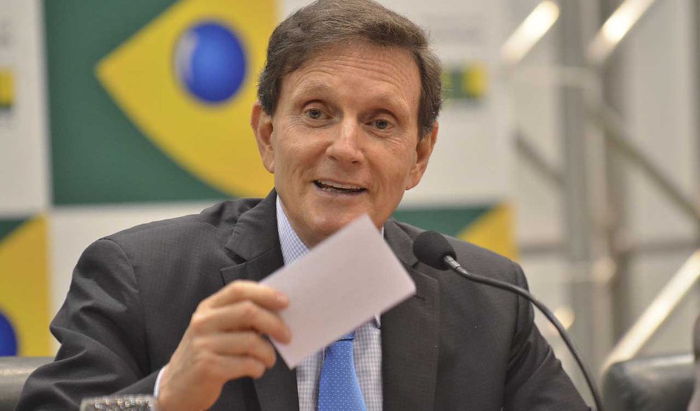 O governo lança o Plano Nacional de Combate à Pesca Ilegal, Palácio Itamaraty. O plano é uma parceria entre os ministérios da Pesca e Aquicultura, Meio Ambiente, Defesa, Agricultura, Justiça e Marinha do Brasil.  Ministro Marcelo Crivela