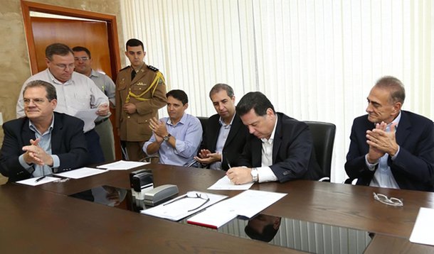 Em Catalão, Perillo atende a prefeitos do Sudeste